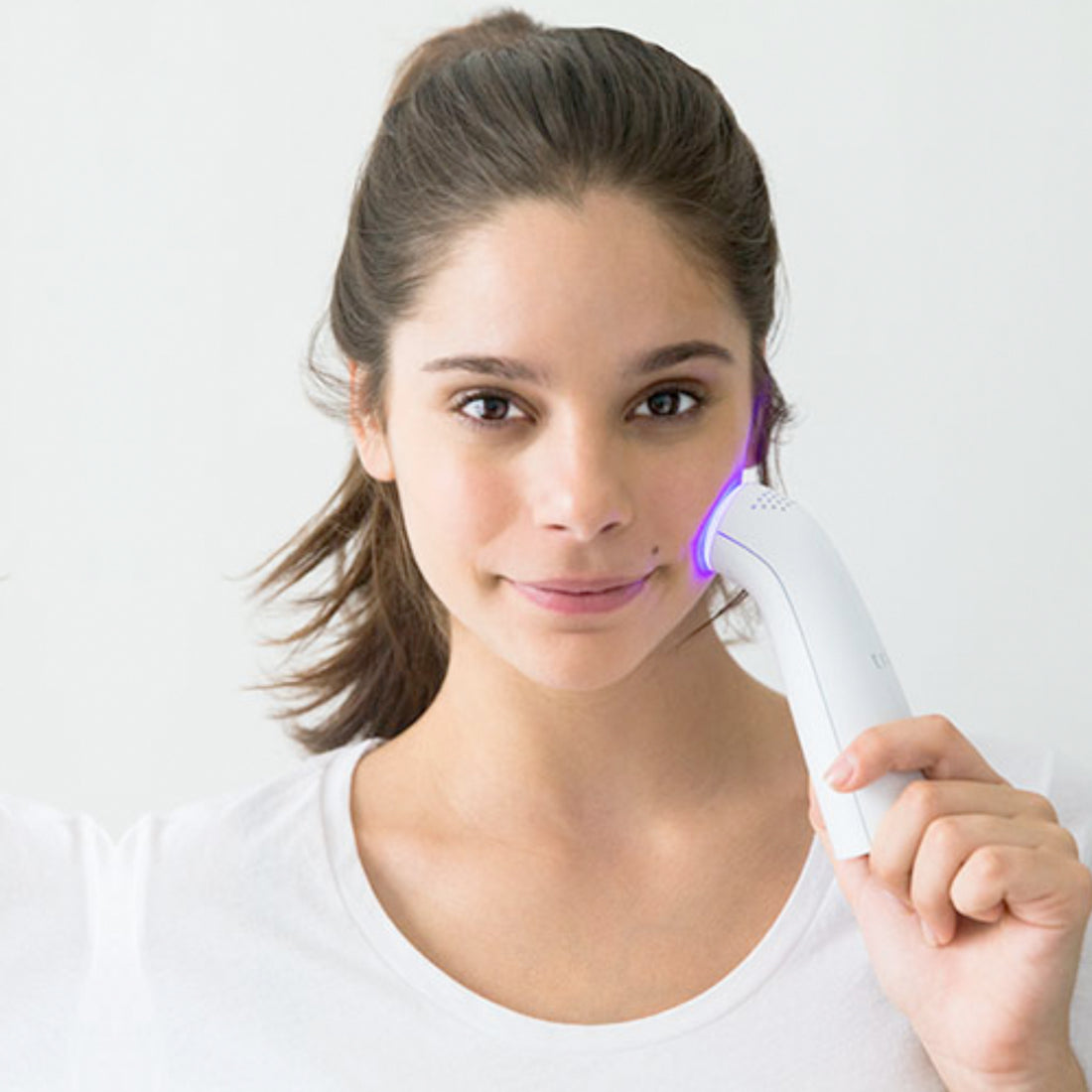 Get Flawless: How Blue Light Therapy Kills Acne-Causing Bacteria